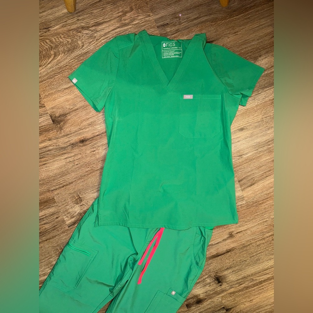 Green FIGS scrubs